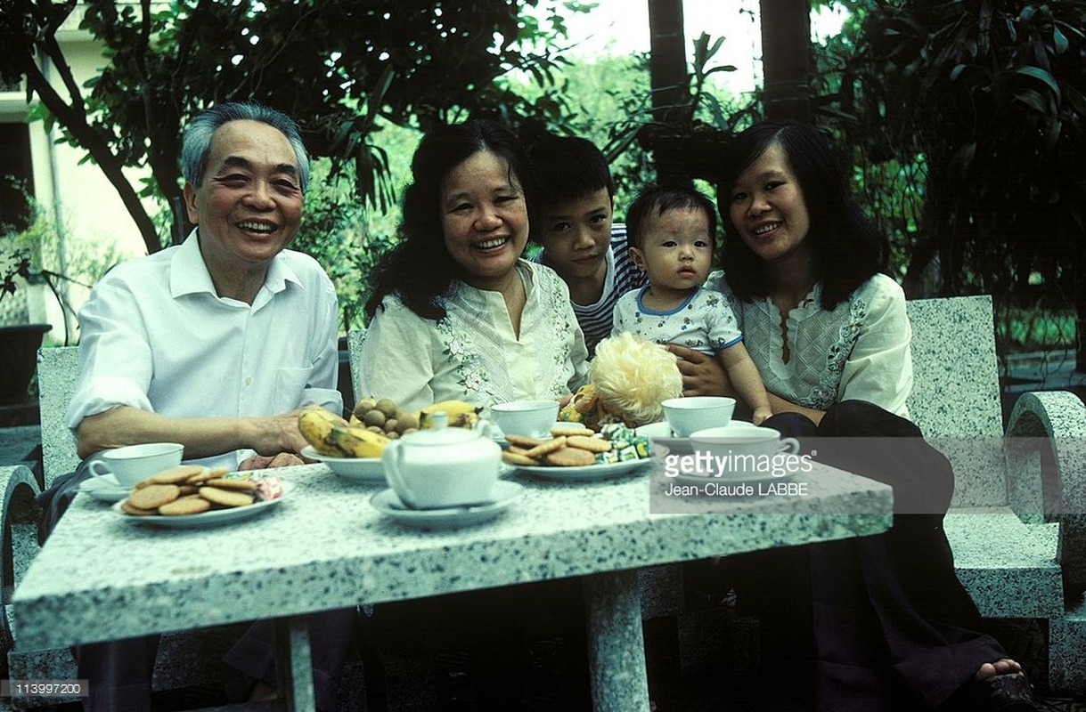 Bo anh cam dong ve Dai tuong Vo Nguyen Giap nam 1983