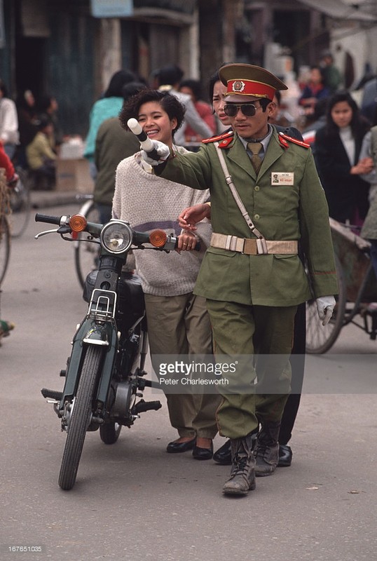 Anh khong dung hang ve Ha Noi nam 1992-Hinh-5