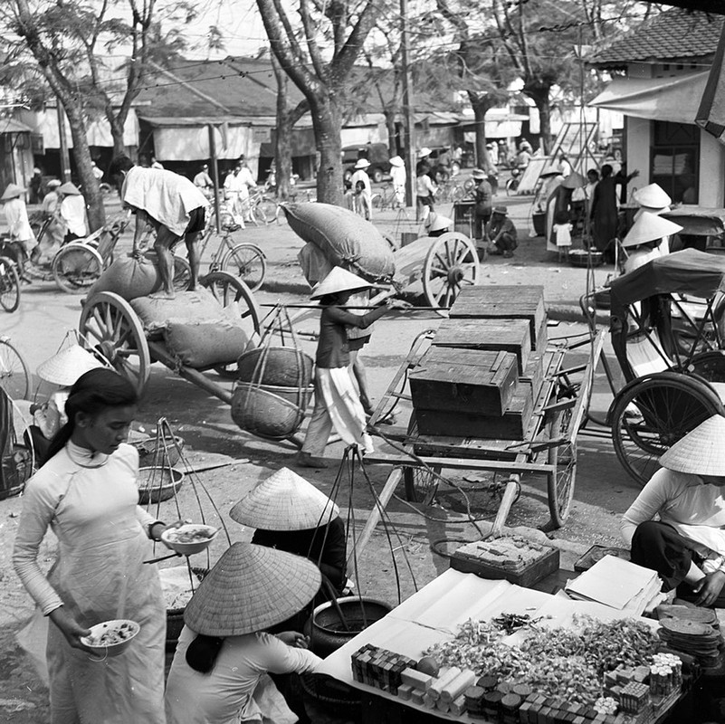 Anh de doi ve xu Hue dau thap nien 1950 qua ong kinh Tay-Hinh-4