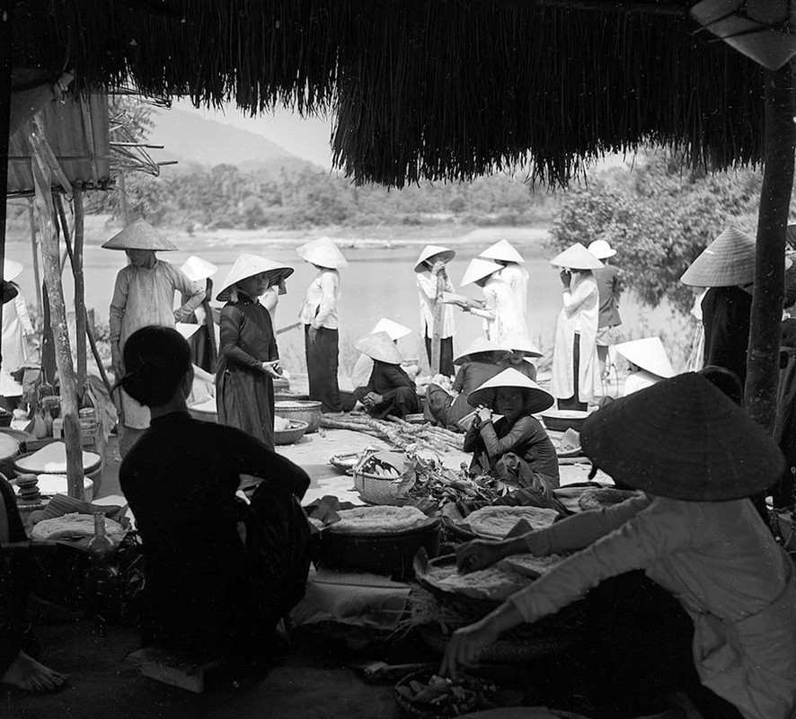 Anh de doi ve xu Hue dau thap nien 1950 qua ong kinh Tay-Hinh-8