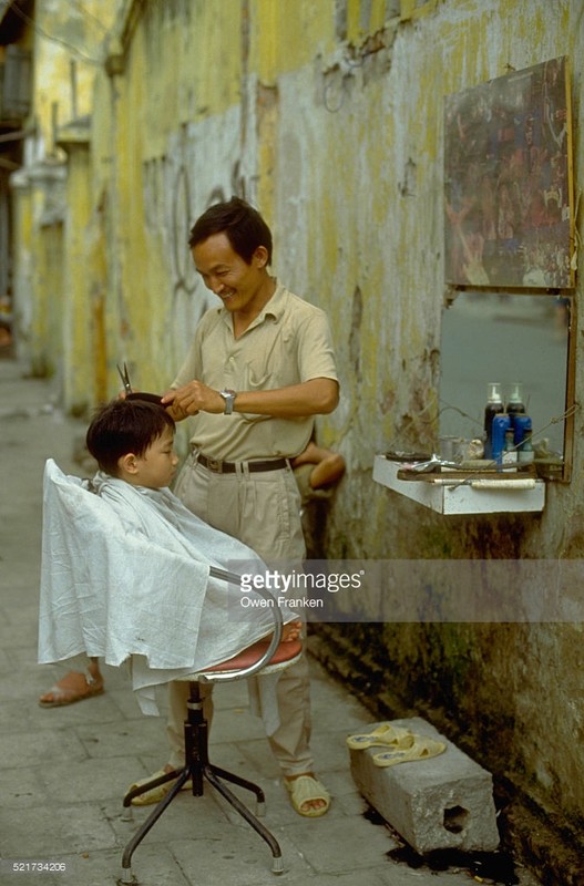 Boi hoi ngam anh than thuong ve Ha Noi nhung nam 1990