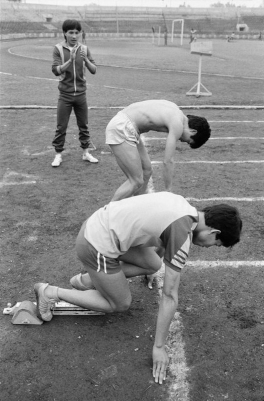 Boi hoi ngam Ha Noi nam 1990 trong anh cua John Vink (1)-Hinh-18