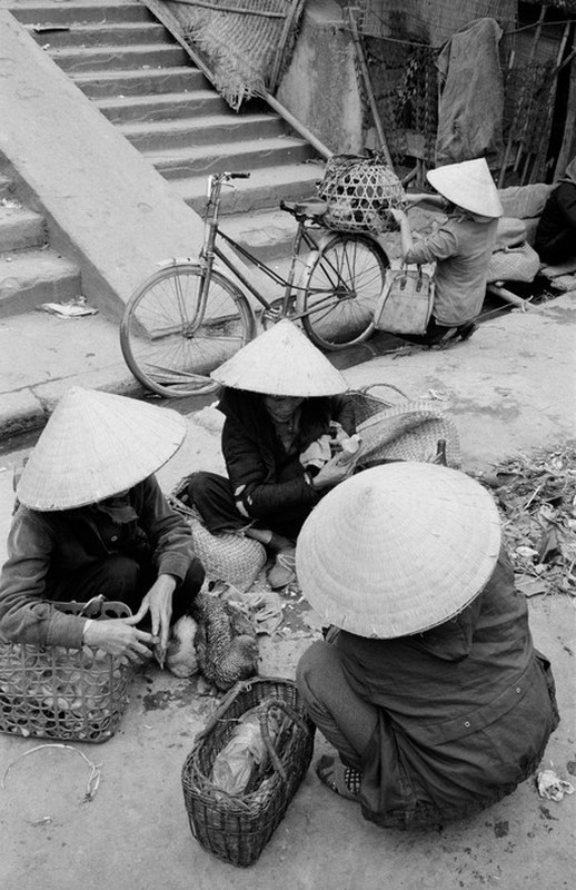 Boi hoi ngam Ha Noi nam 1990 trong anh cua John Vink (2)-Hinh-13