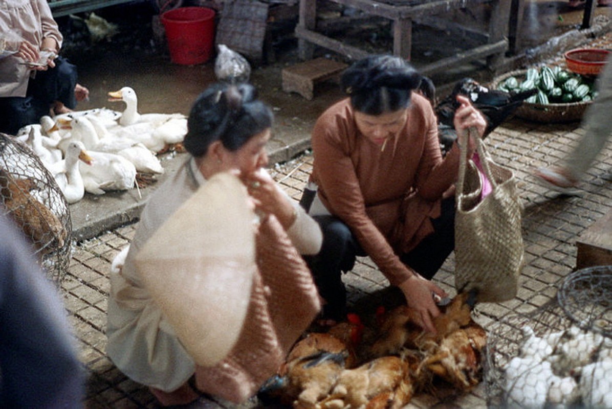 Loat anh doc ben trong cho Ben Thanh nam 1973 (1)-Hinh-6