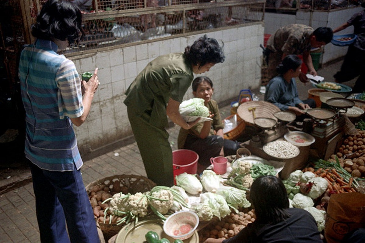 Loat anh doc ben trong cho Ben Thanh nam 1973 (2)-Hinh-11