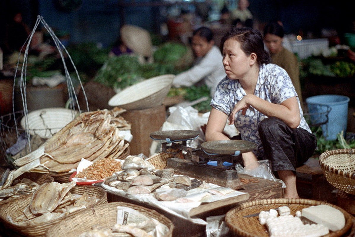 Loat anh doc ben trong cho Ben Thanh nam 1973 (2)-Hinh-4