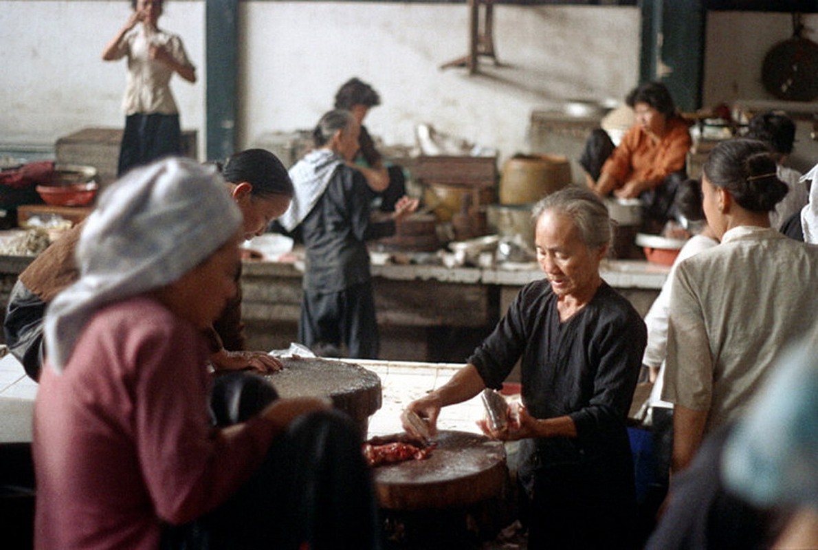 Loat anh doc ben trong cho Ben Thanh nam 1973 (2)-Hinh-7