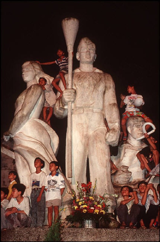 Anh cuc chat ve Ha Noi nam 1994-1995 cua Bruno Barbey (2)-Hinh-4