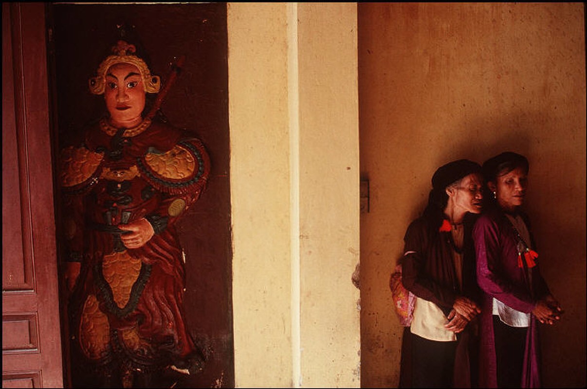 Anh cuc chat ve Ha Noi nam 1994-1995 cua Bruno Barbey (2)-Hinh-9