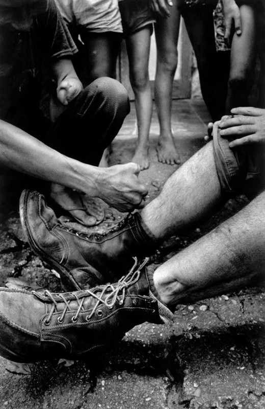 Loat anh “goc canh” ve Ha Noi nam 1990 cua Larry Towell (2)-Hinh-18