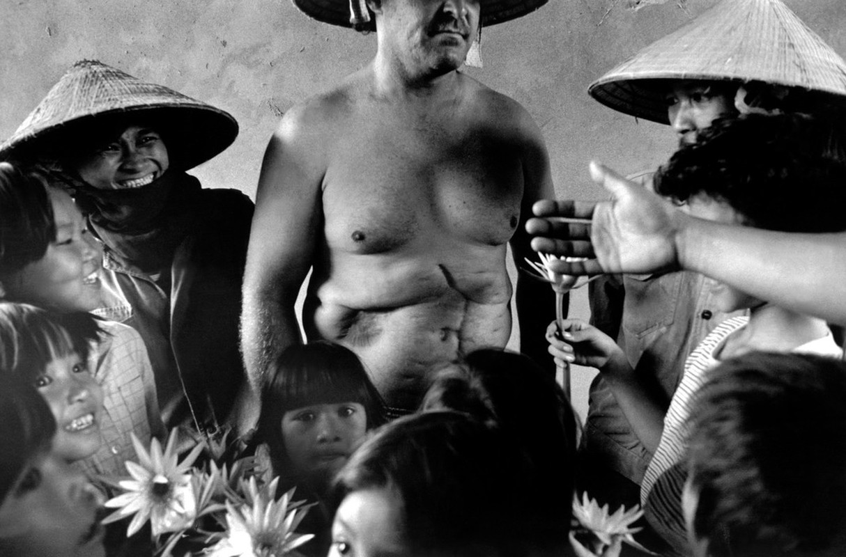 Loat anh “goc canh” ve Ha Noi nam 1990 cua Larry Towell (2)