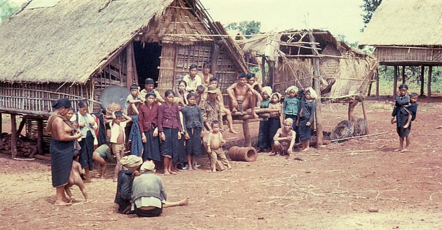 Cuoc song nguoi Tay Nguyen nam 1967 qua ong kinh linh My-Hinh-3