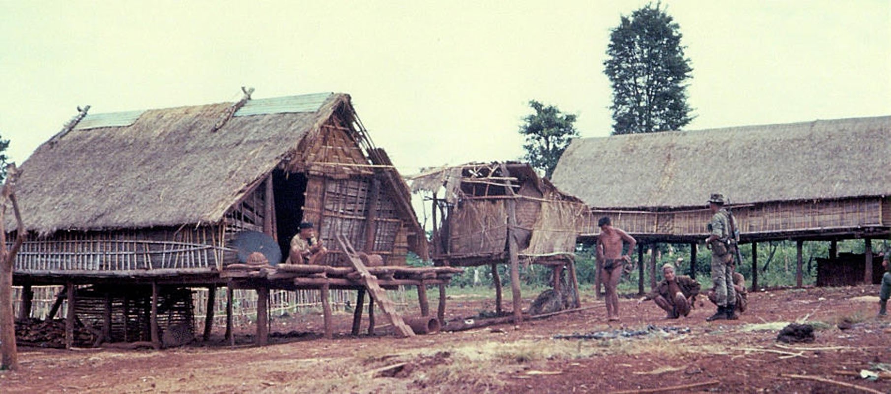 Cuoc song nguoi Tay Nguyen nam 1967 qua ong kinh linh My-Hinh-6