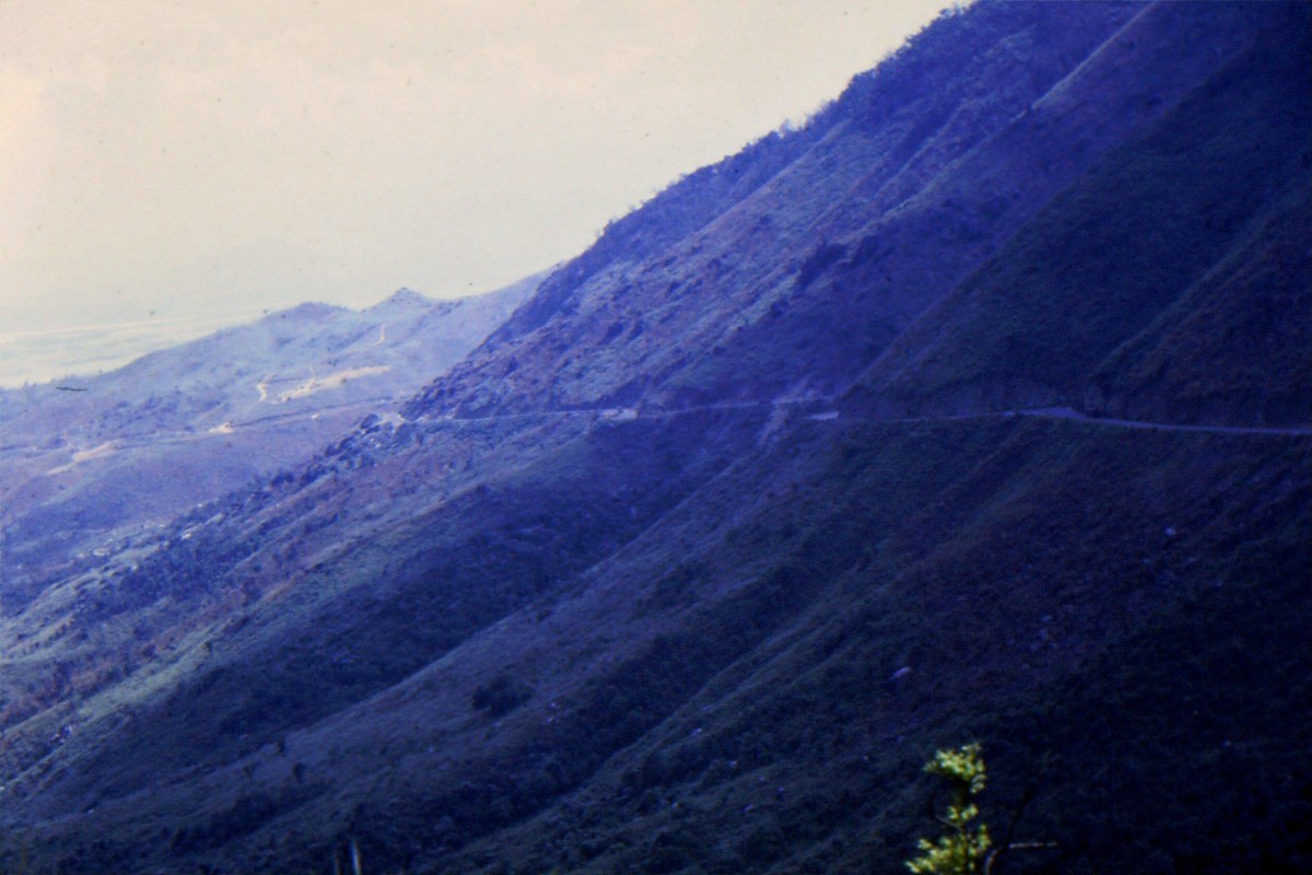 Canh sac tuyet voi tren deo Hai Van thap nien 1960-Hinh-4