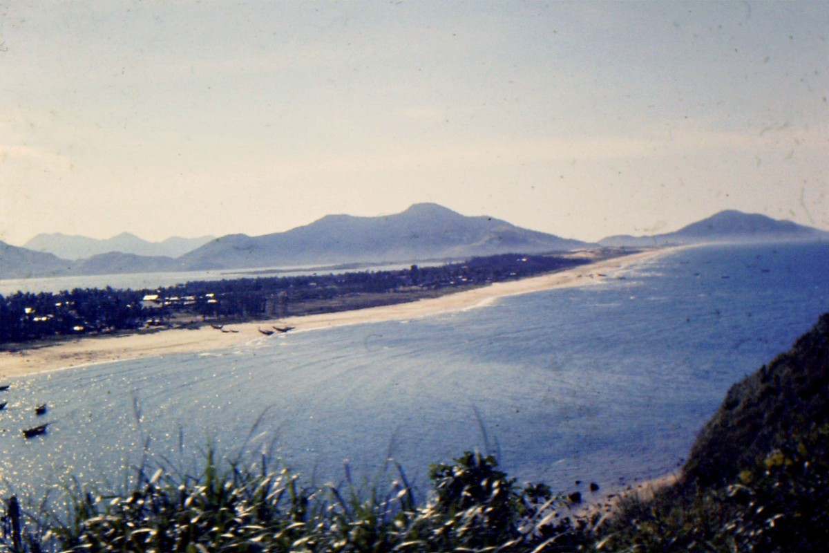 Canh sac tuyet voi tren deo Hai Van thap nien 1960