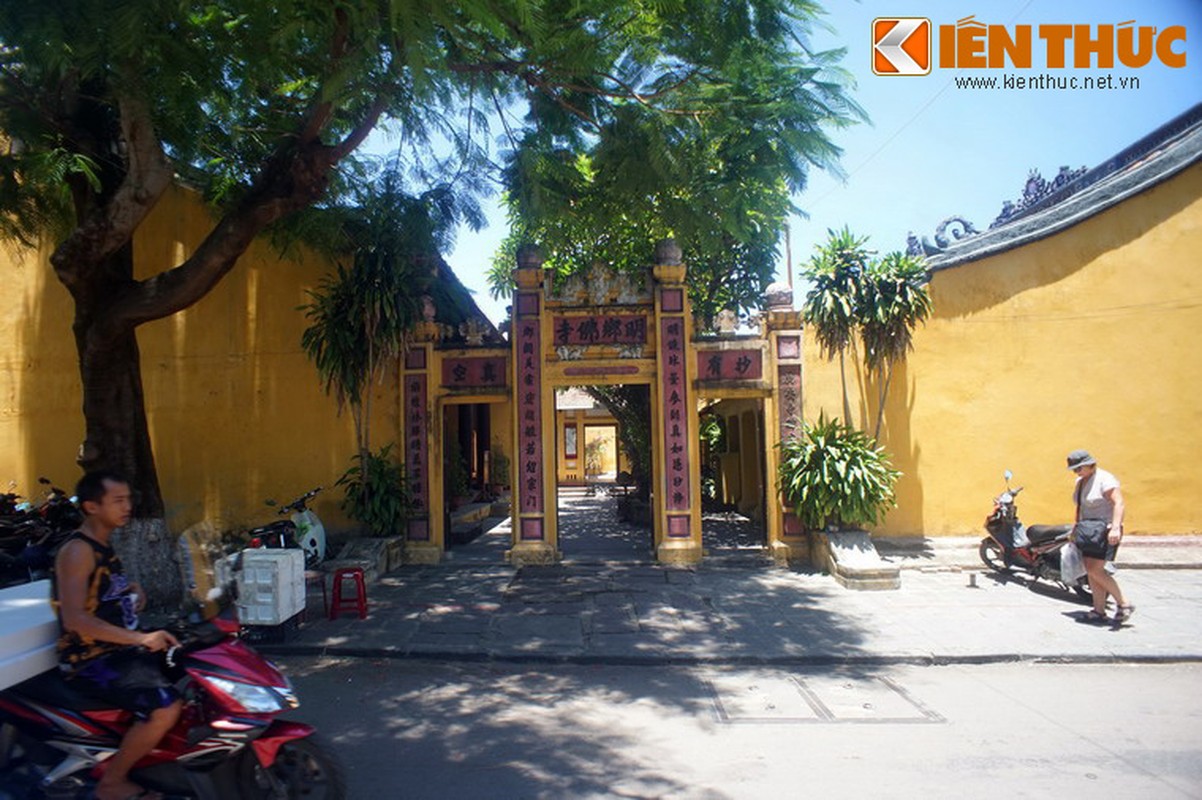 Kham pha ngoi chua co xua nhat cua Hoi An