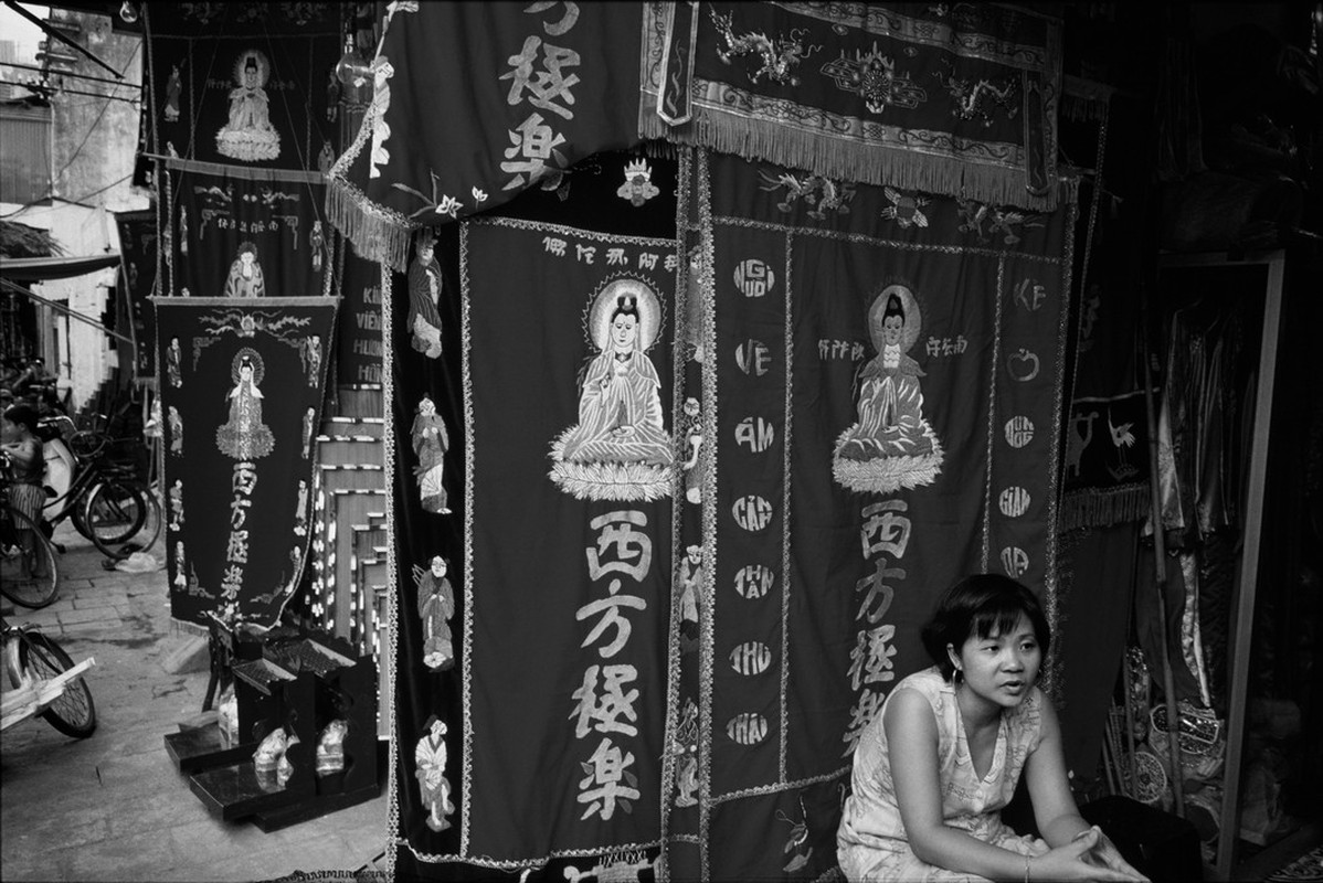 Ha Noi thap nien 1990 qua anh cua Philip Jones Griffiths (2)-Hinh-4