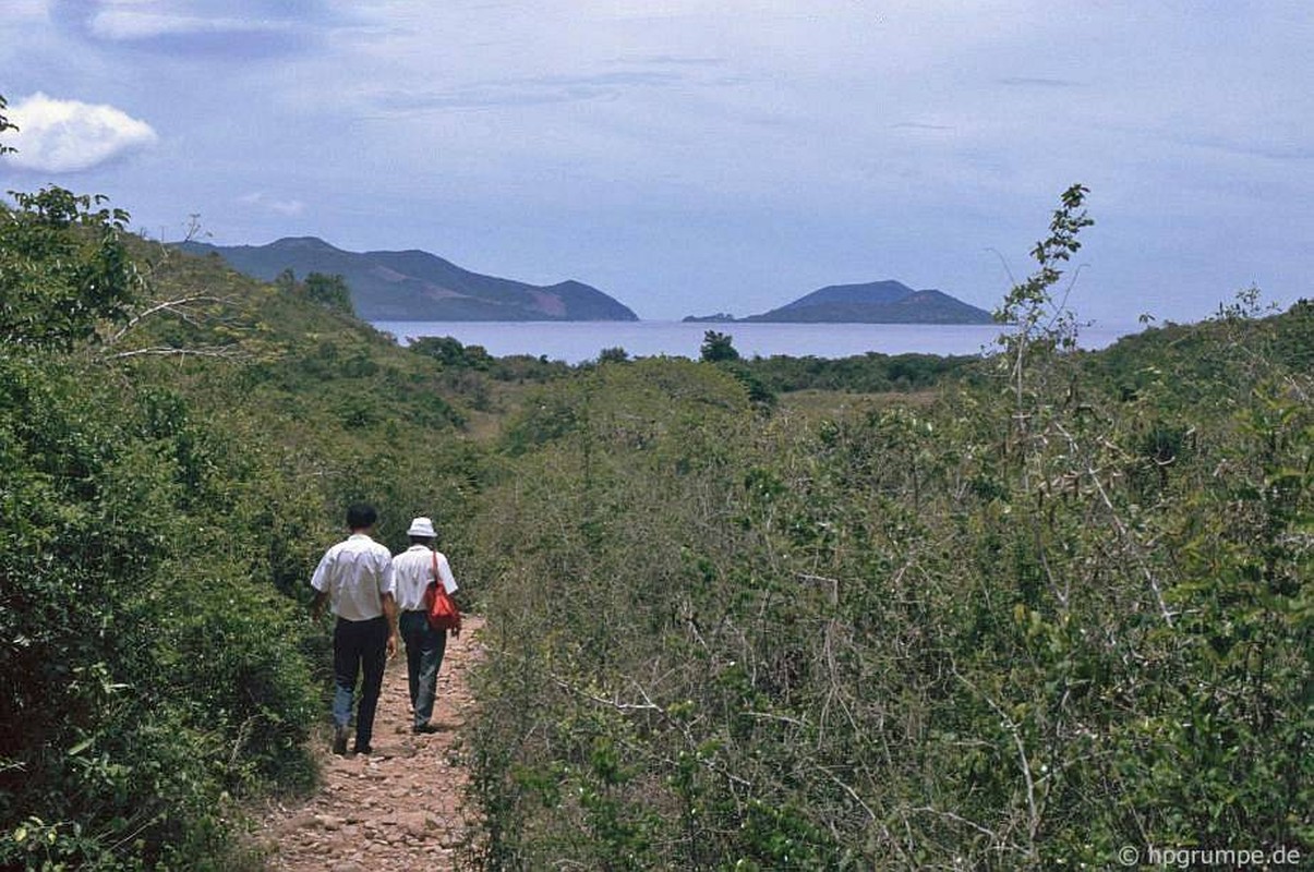 Anh doc: Dien mao ho ca Tri Nguyen o Nha Trang nam 1992-Hinh-12