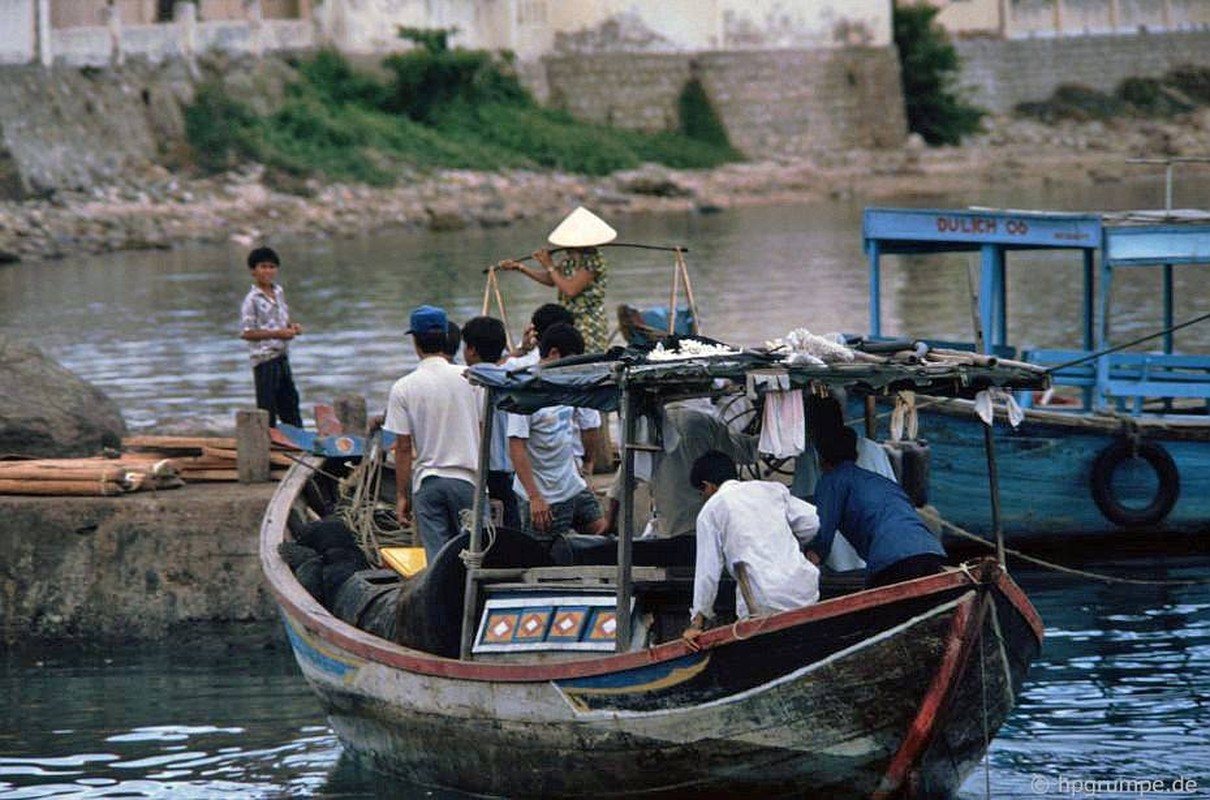 Anh doc: Dien mao ho ca Tri Nguyen o Nha Trang nam 1992-Hinh-8