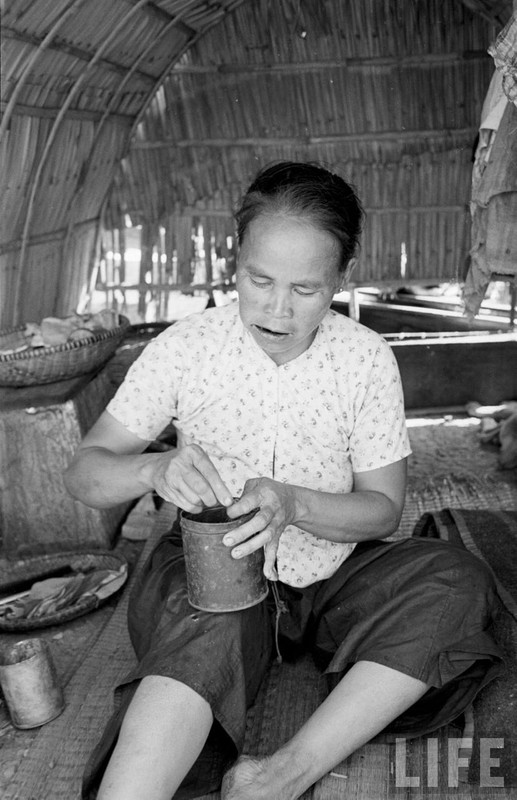 Anh doc cua LIFE dan van chai Sai Gon nam 1950-Hinh-10