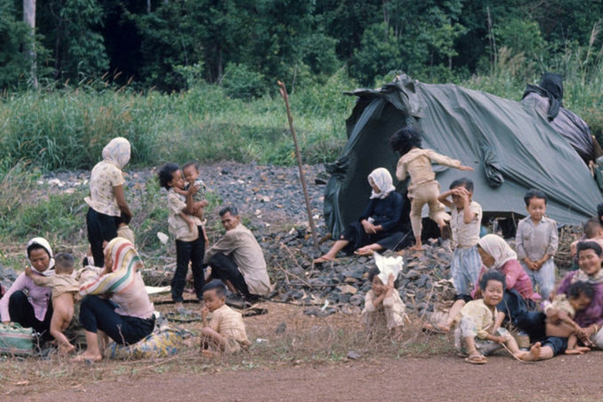 Tre em VN thoi chien qua anh cua Jean-Claude Sauer-Hinh-7