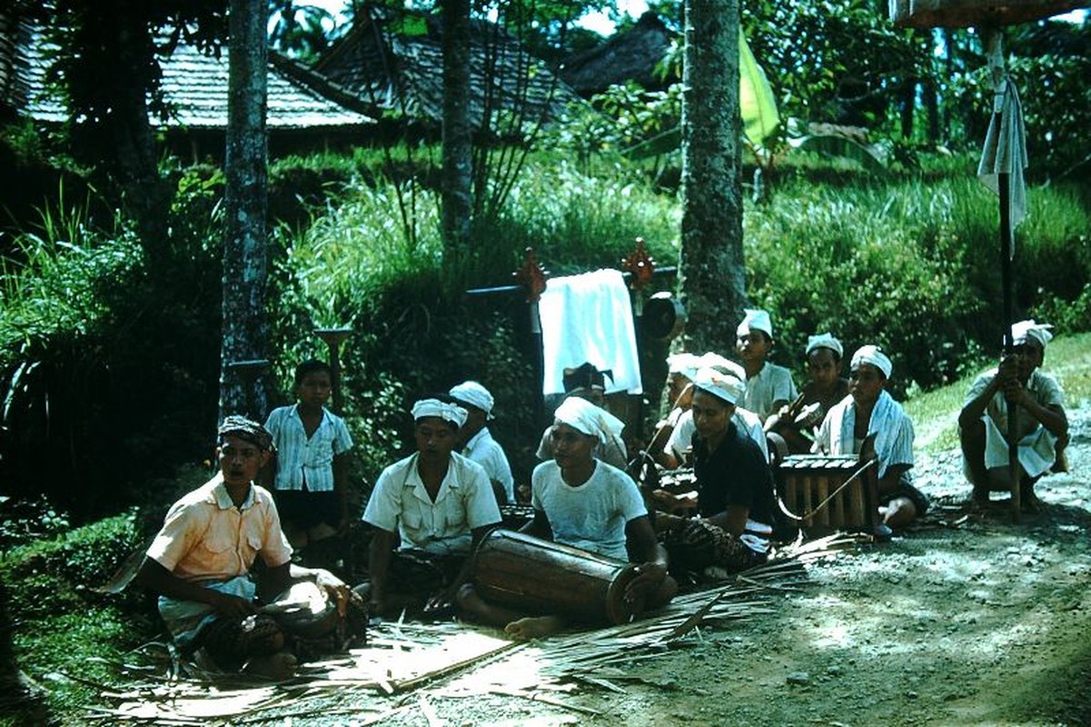 Kham pha hon dao thien duong Bali nam 1952-Hinh-10