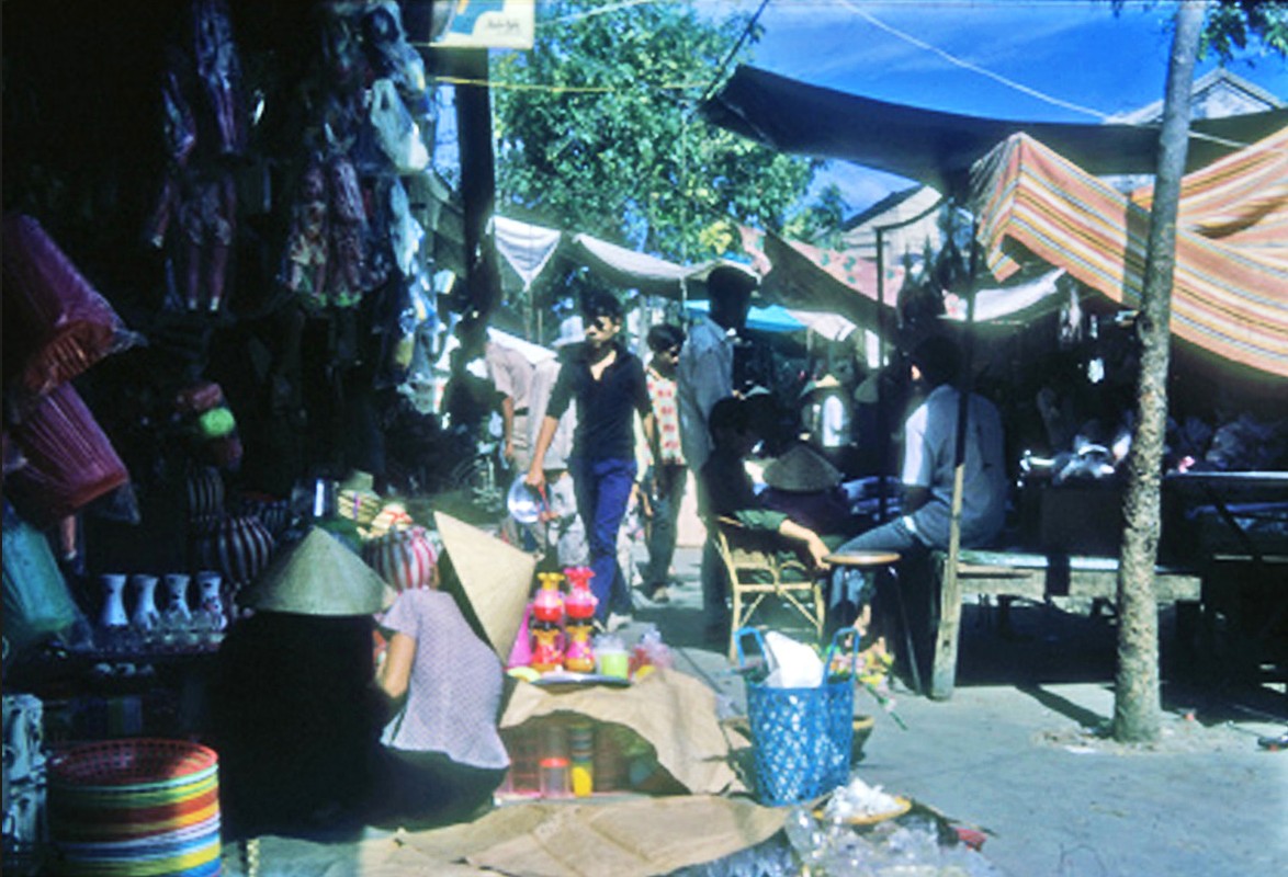 Anh cuc doc ve cho Tet Nha Trang nam 1964 - 1965-Hinh-10