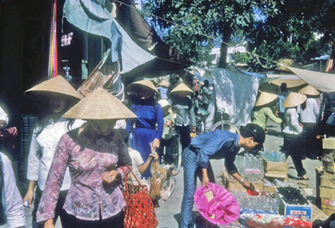 Anh cuc doc ve cho Tet Nha Trang nam 1964 - 1965-Hinh-6