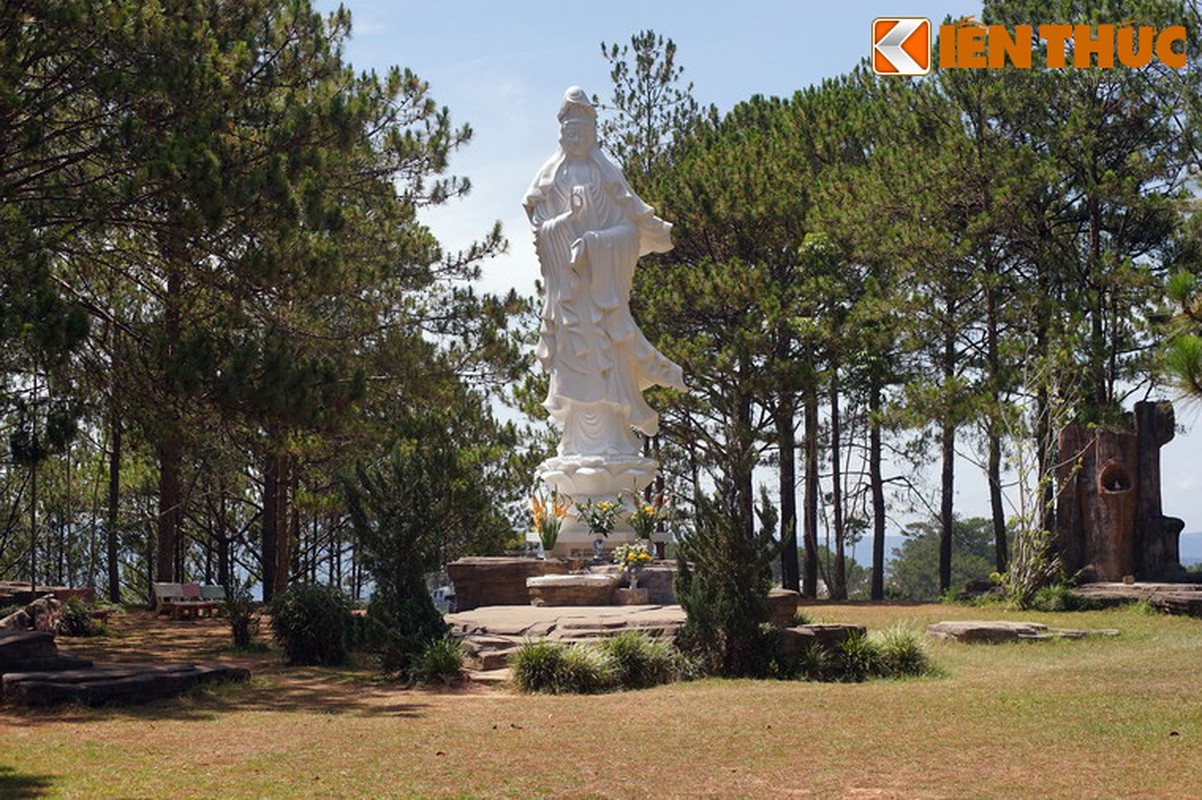 Dieu lam du khach quen loi ve o chua Linh Phong Da Lat-Hinh-14