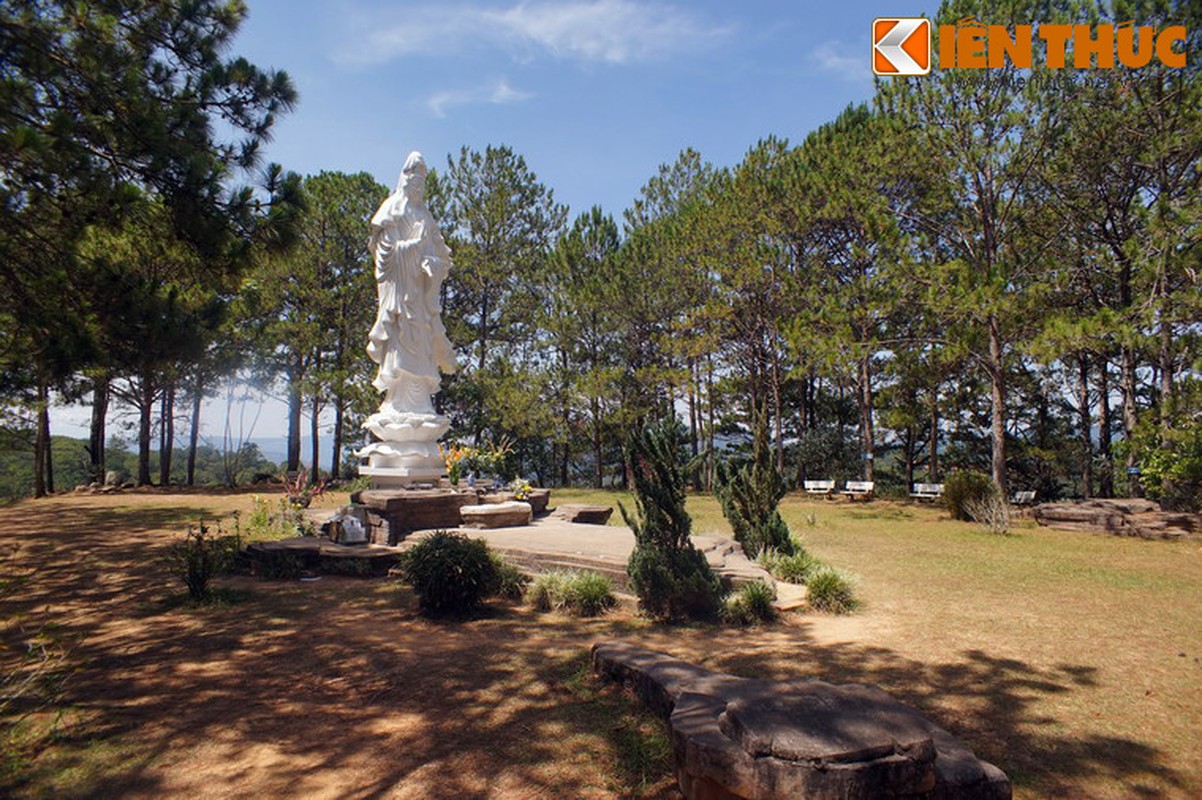 Dieu lam du khach quen loi ve o chua Linh Phong Da Lat-Hinh-18