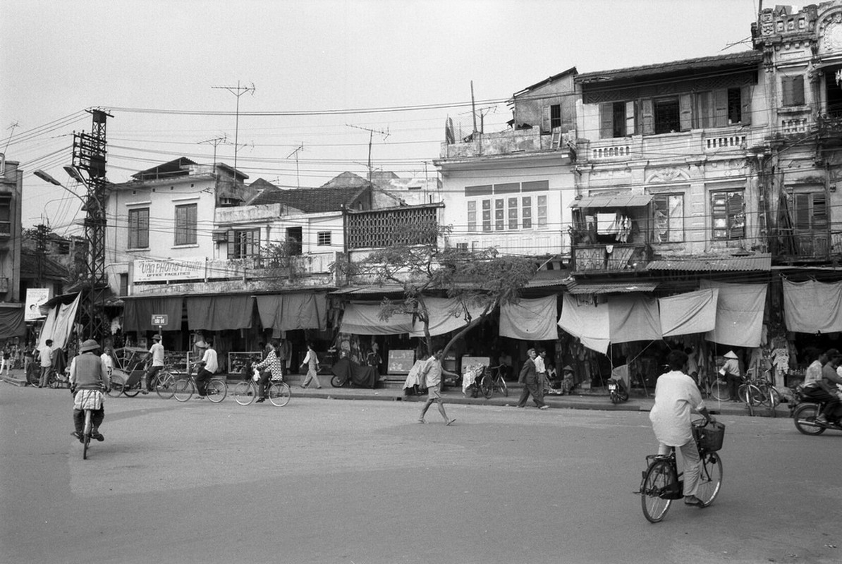 Anh doc ve pho co Ha Noi nam 1995 qua ong kinh Tay-Hinh-6