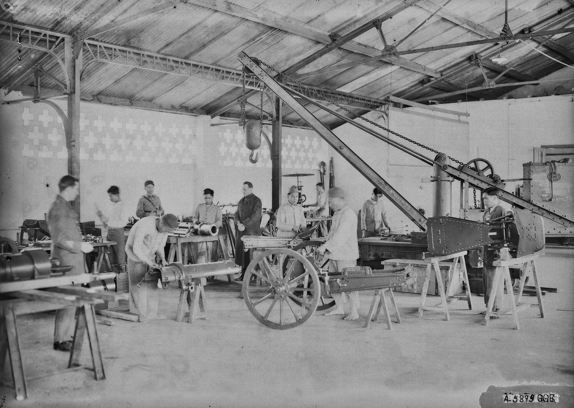 Day bat ngo trong can cu phao binh Phap o Ha Noi thap nien 1920-Hinh-15