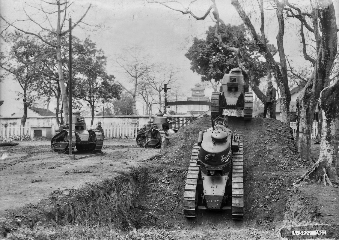 Day bat ngo trong can cu phao binh Phap o Ha Noi thap nien 1920-Hinh-2