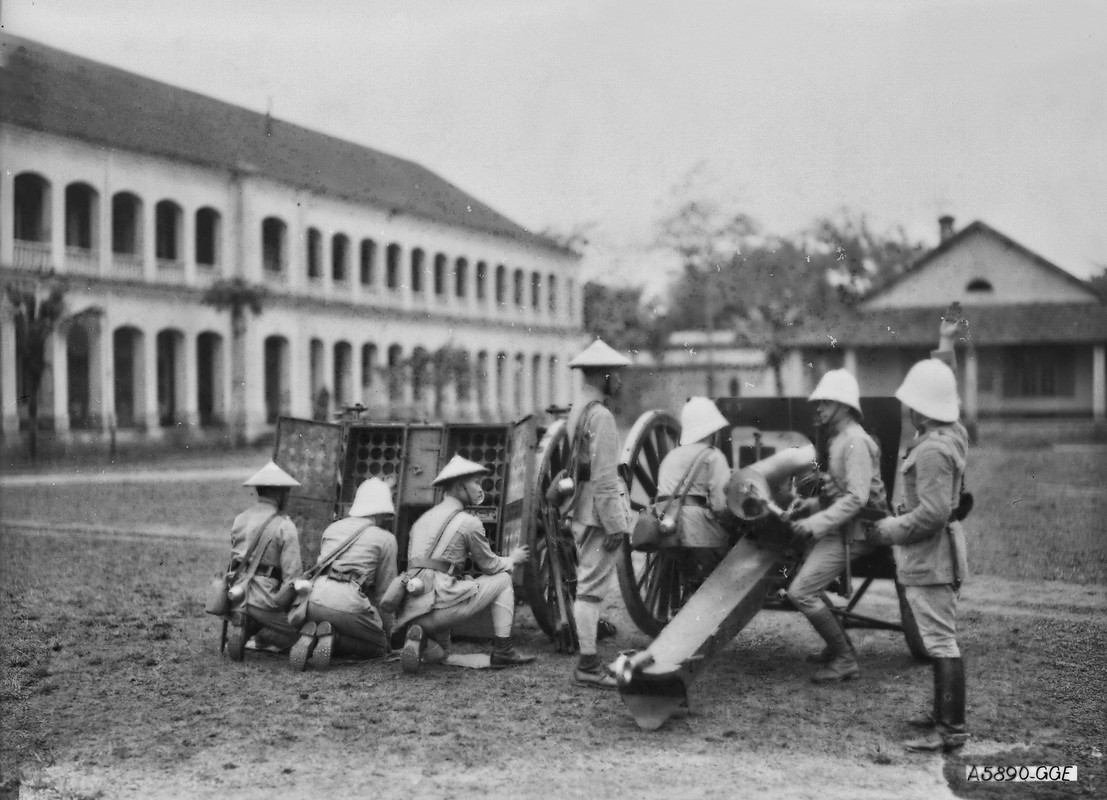 Day bat ngo trong can cu phao binh Phap o Ha Noi thap nien 1920-Hinh-8