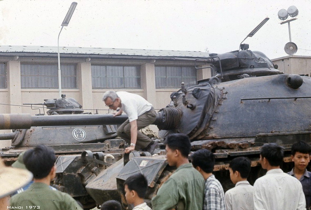 Loat anh dac biet tai trien lam xac may bay My o Ha Noi nam 1973-Hinh-10