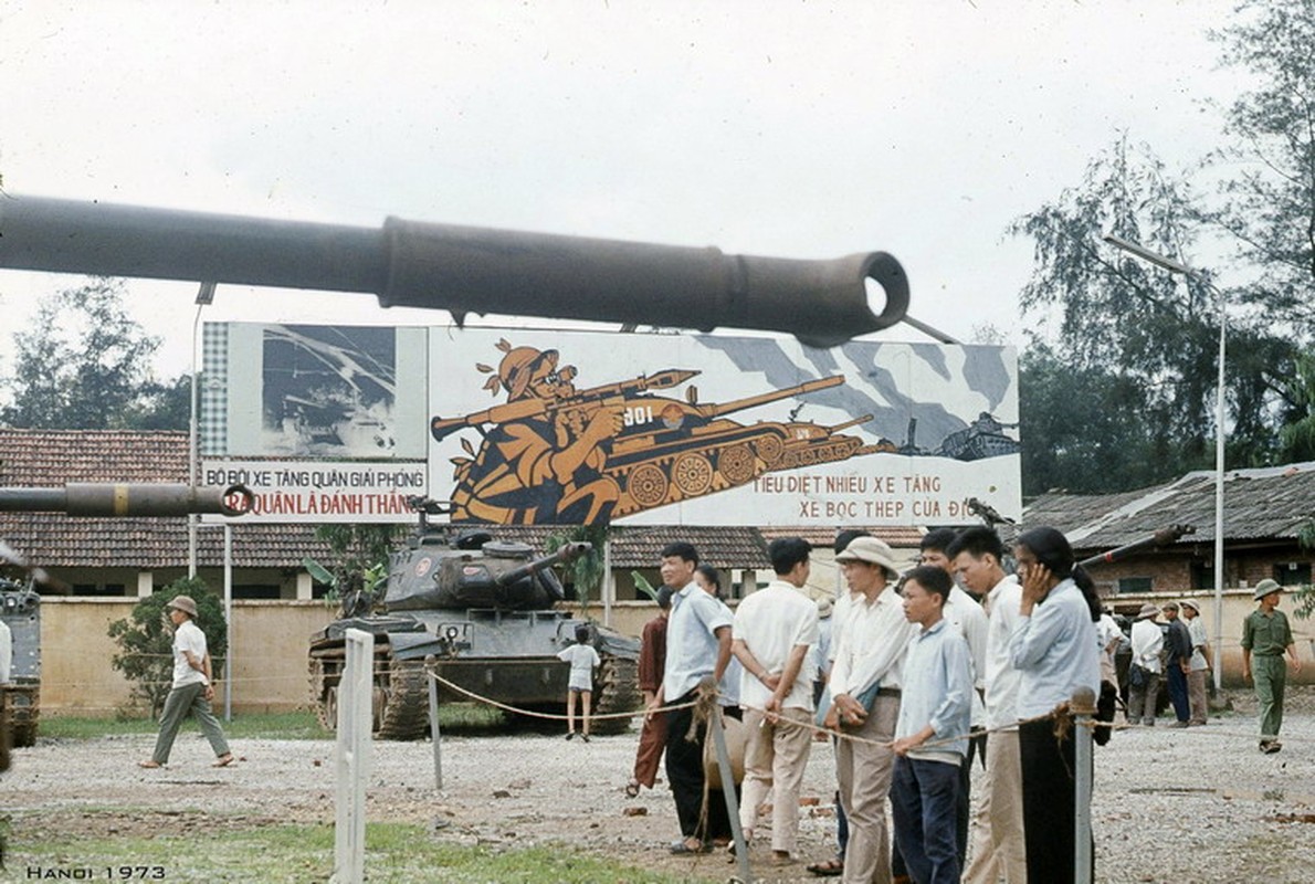 Loat anh dac biet tai trien lam xac may bay My o Ha Noi nam 1973-Hinh-11