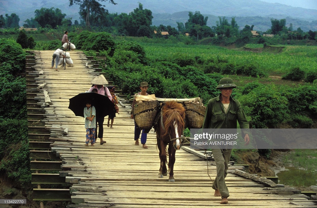 Dien Bien Phu nam 1994 qua ong kinh phong vien quoc te-Hinh-11