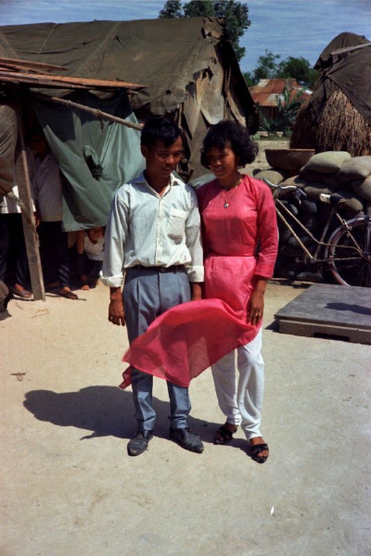Loat hinh cuc doc ve dam cuoi o Quang Tri nam 1969-Hinh-9