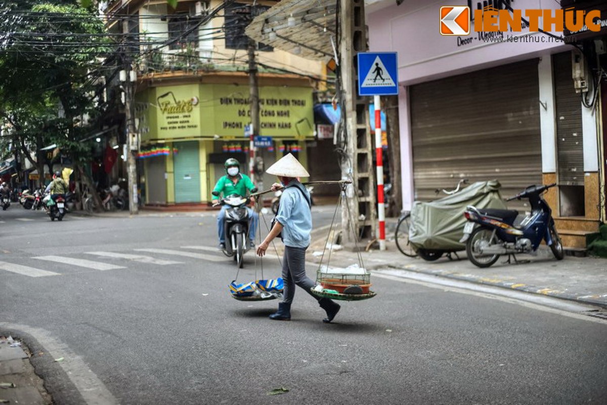 Pho ban thu “nhay nhua, gom ghiec” o Ha Noi xua gio ra sao?-Hinh-14