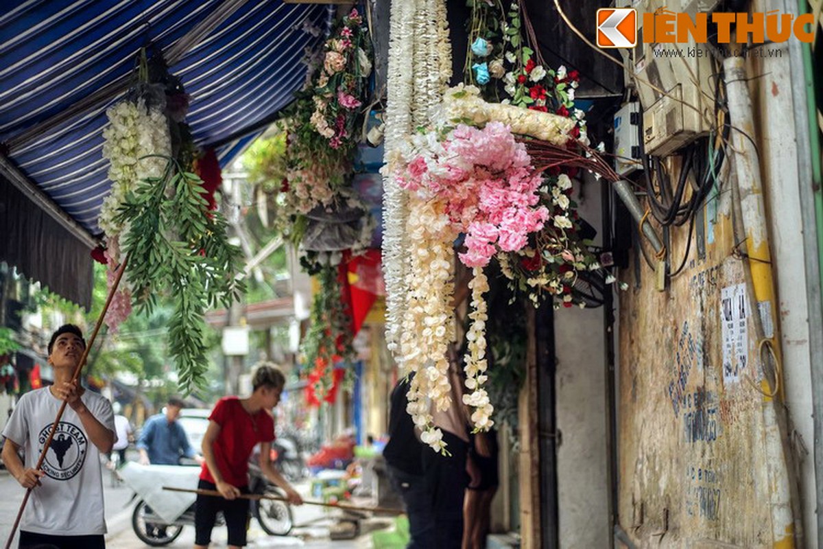 Pho ban thu “nhay nhua, gom ghiec” o Ha Noi xua gio ra sao?-Hinh-7