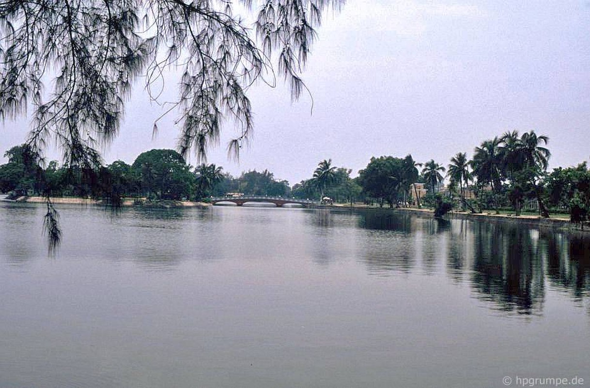 Ngam lai cong vien Thong Nhat o Ha Noi nam 1991-Hinh-2