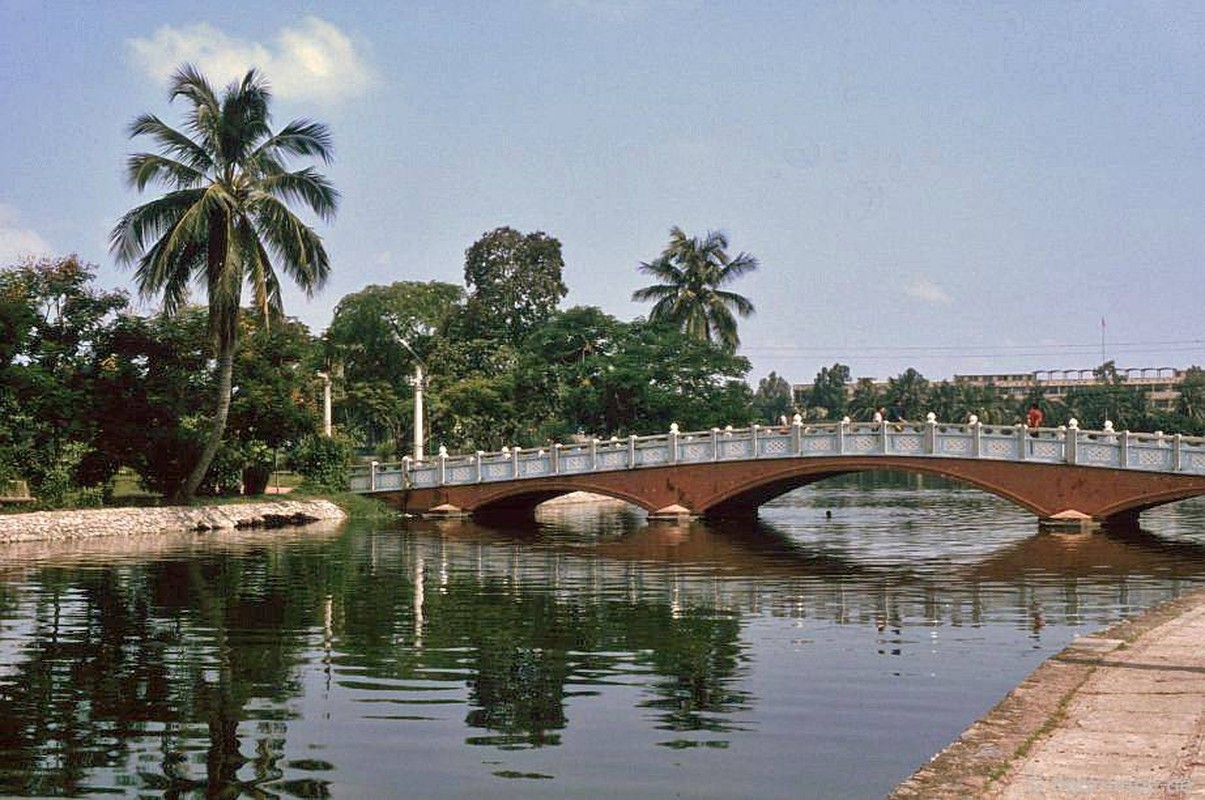 Ngam lai cong vien Thong Nhat o Ha Noi nam 1991-Hinh-3