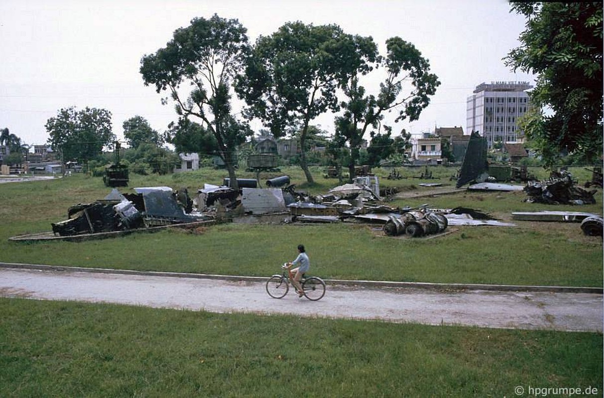 Ngam lai cong vien Thong Nhat o Ha Noi nam 1991-Hinh-7