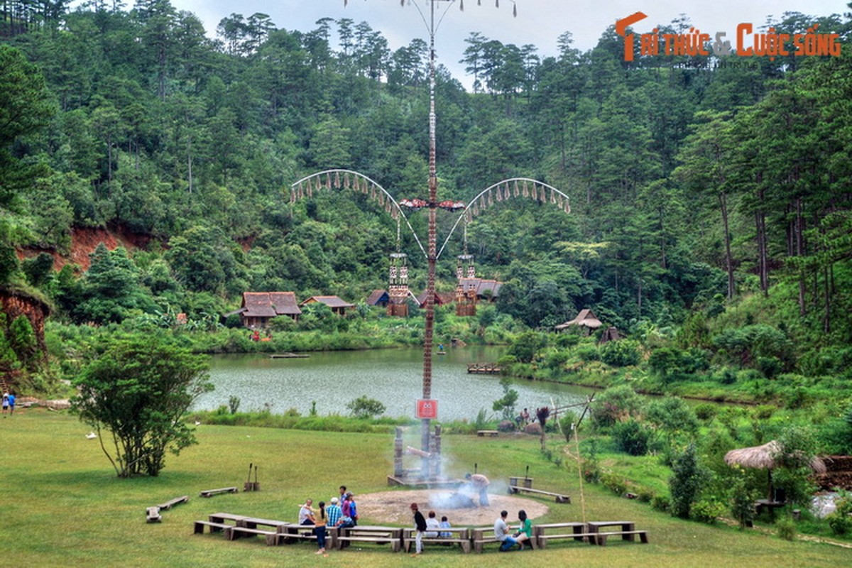 Ngoi lang nhu buoc ra tu co tich giua nui rung Da Lat-Hinh-14