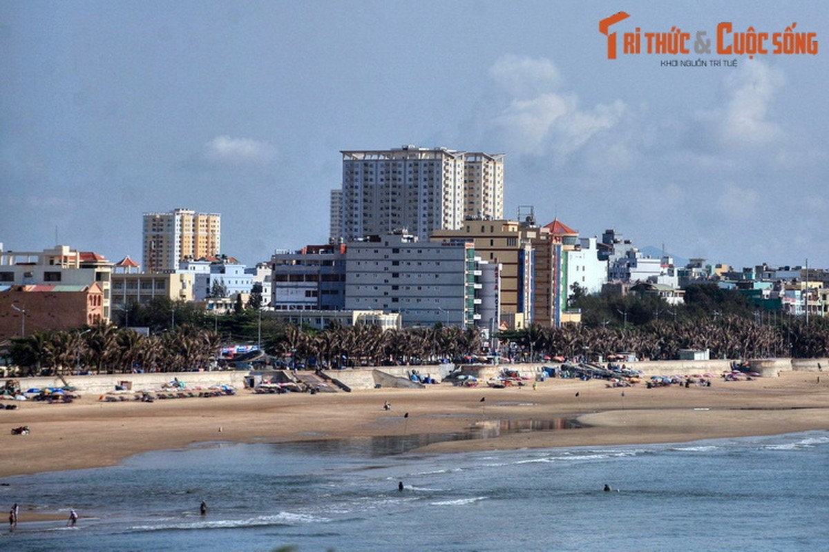 Lang nguoi truoc buc tranh phong canh tuyet my cua Vung Tau-Hinh-6