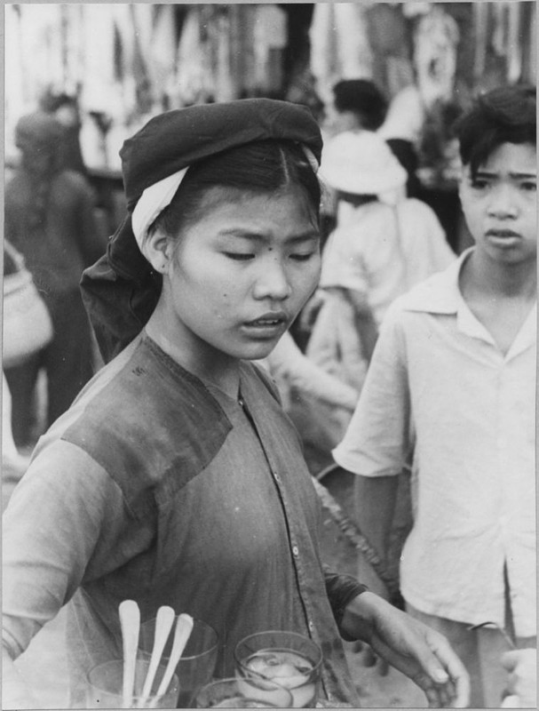 Anh quy ve doi thuong o cho Dong Xuan thap nien 1950-Hinh-6
