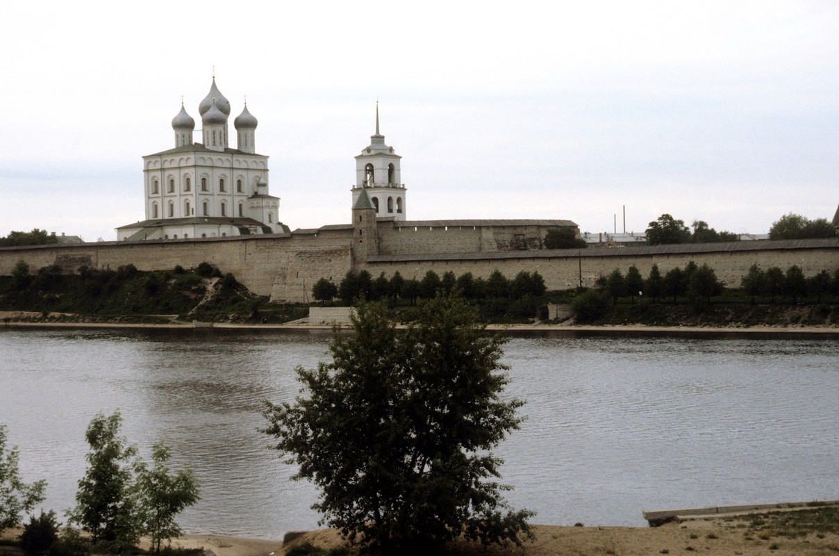 Lang ngam ve dep cua thanh co Pskov, Lien Xo nam 1985-Hinh-2