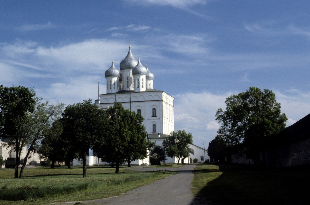 Lang ngam ve dep cua thanh co Pskov, Lien Xo nam 1985-Hinh-4