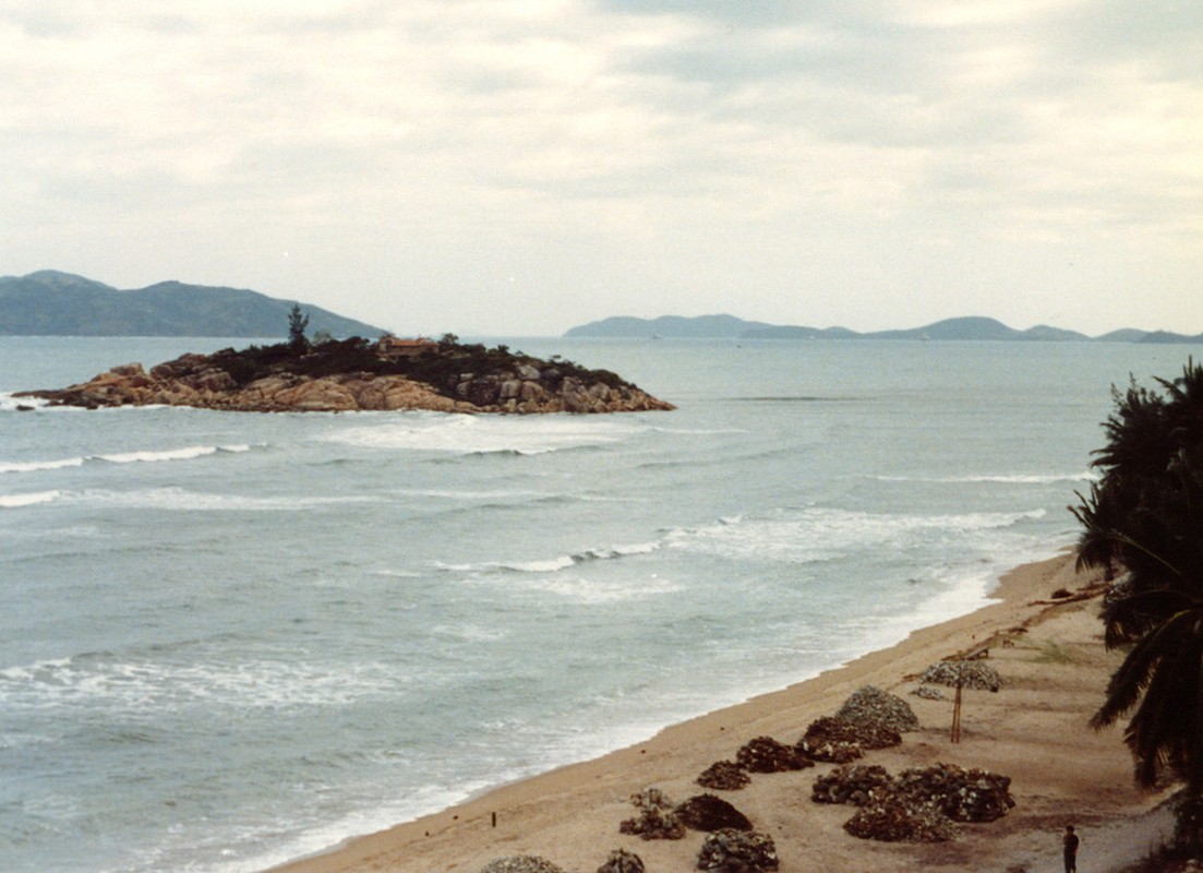 Loat anh quyen ru me hon ve phong canh Nha Trang nam 1988-Hinh-2