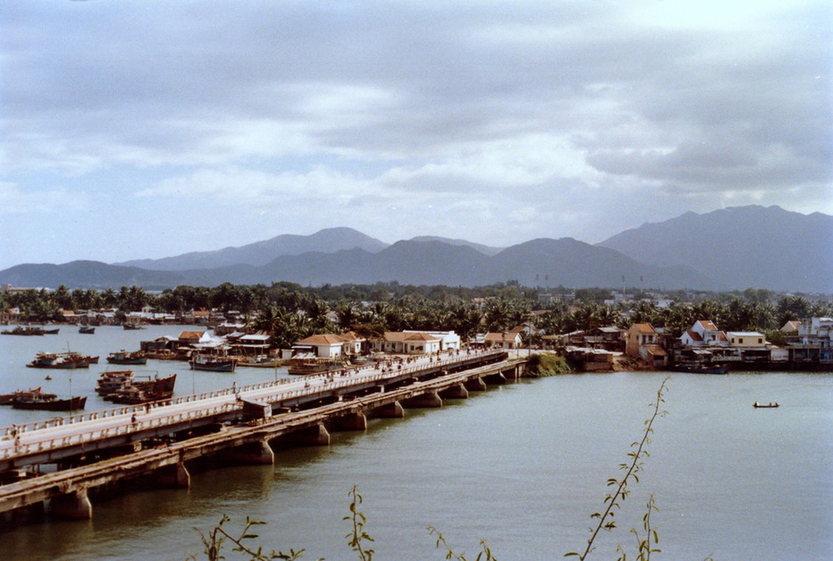 Loat anh quyen ru me hon ve phong canh Nha Trang nam 1988-Hinh-3